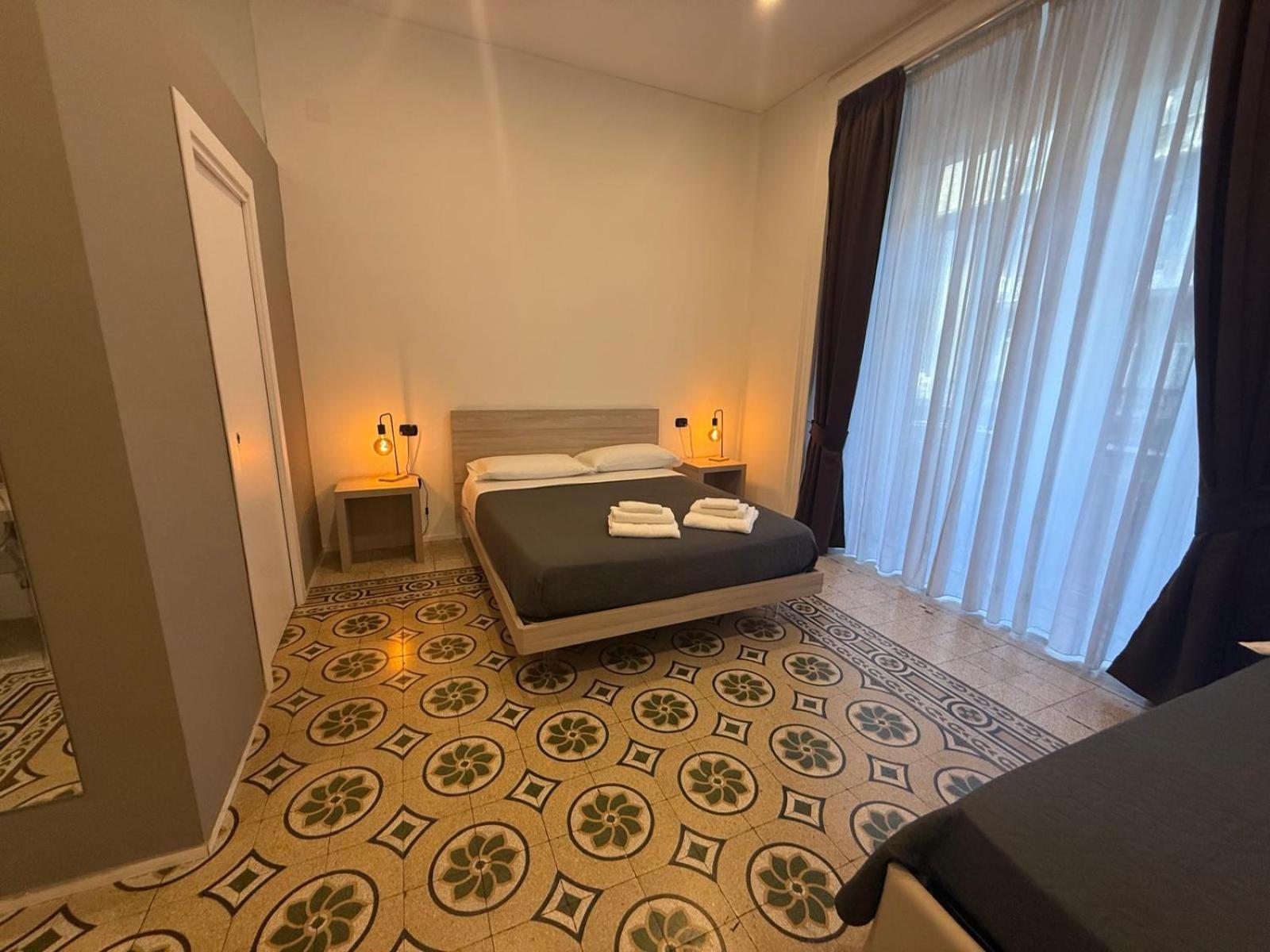 נאפולי La Piazza Suite מראה חיצוני תמונה