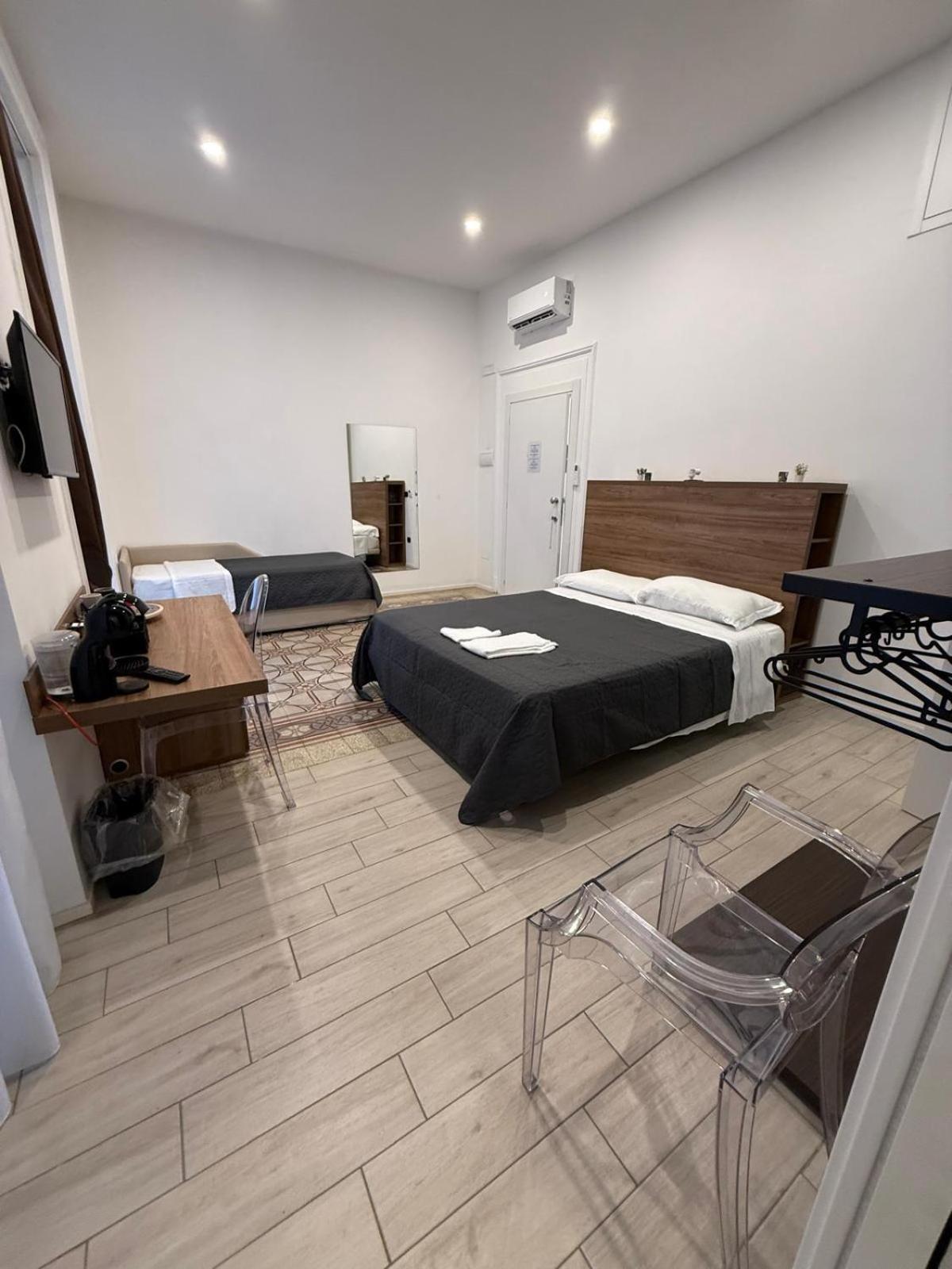 נאפולי La Piazza Suite מראה חיצוני תמונה