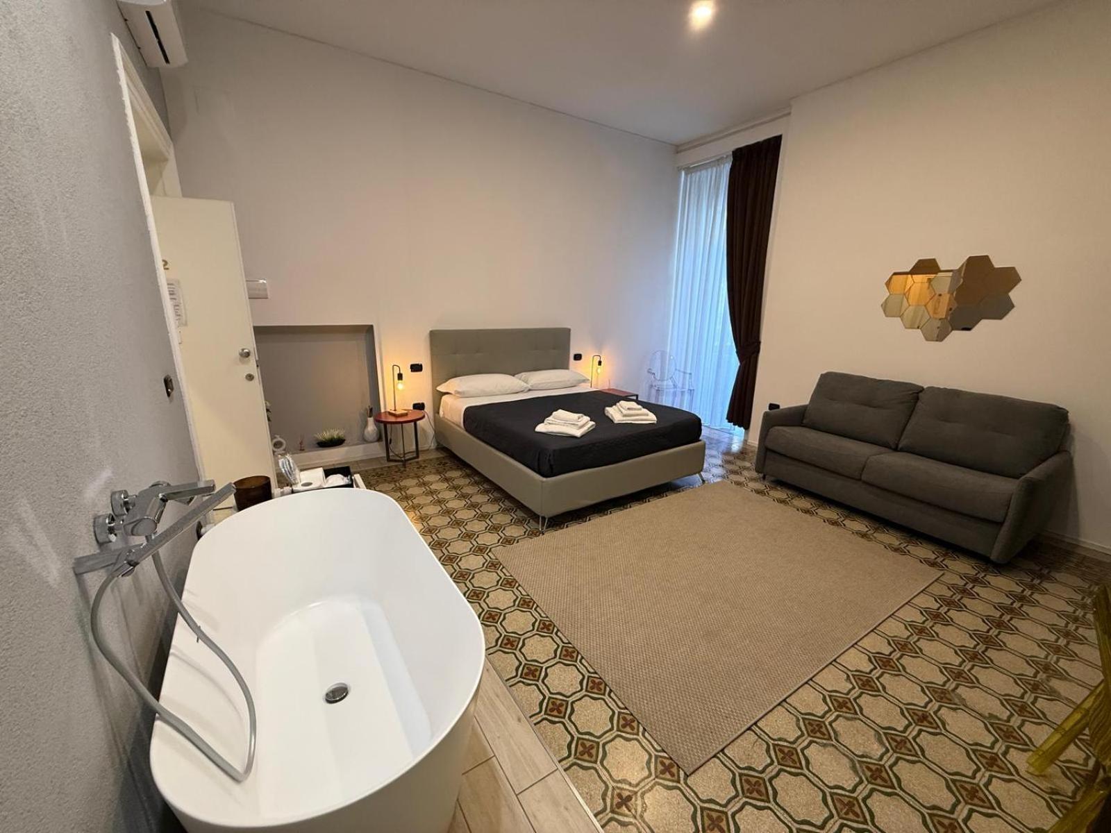 נאפולי La Piazza Suite מראה חיצוני תמונה
